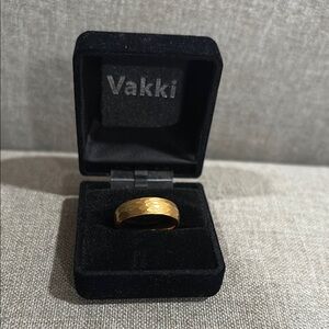 6mm Hammered Gold toned Tungsten Carbine Ring